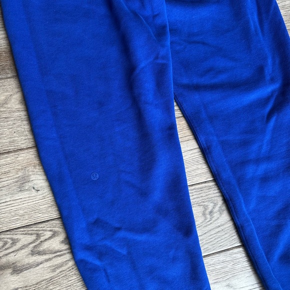 Lululemon Scuba Mid-Rise Oversized Jogger
Regular XS Royal Blue/Riverside Color - Picture 13 of 16